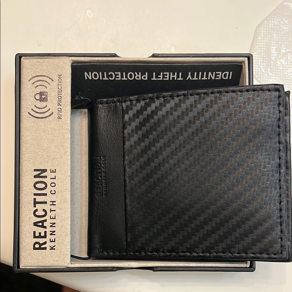 Kenneth Cole Reaction Black Card Holder